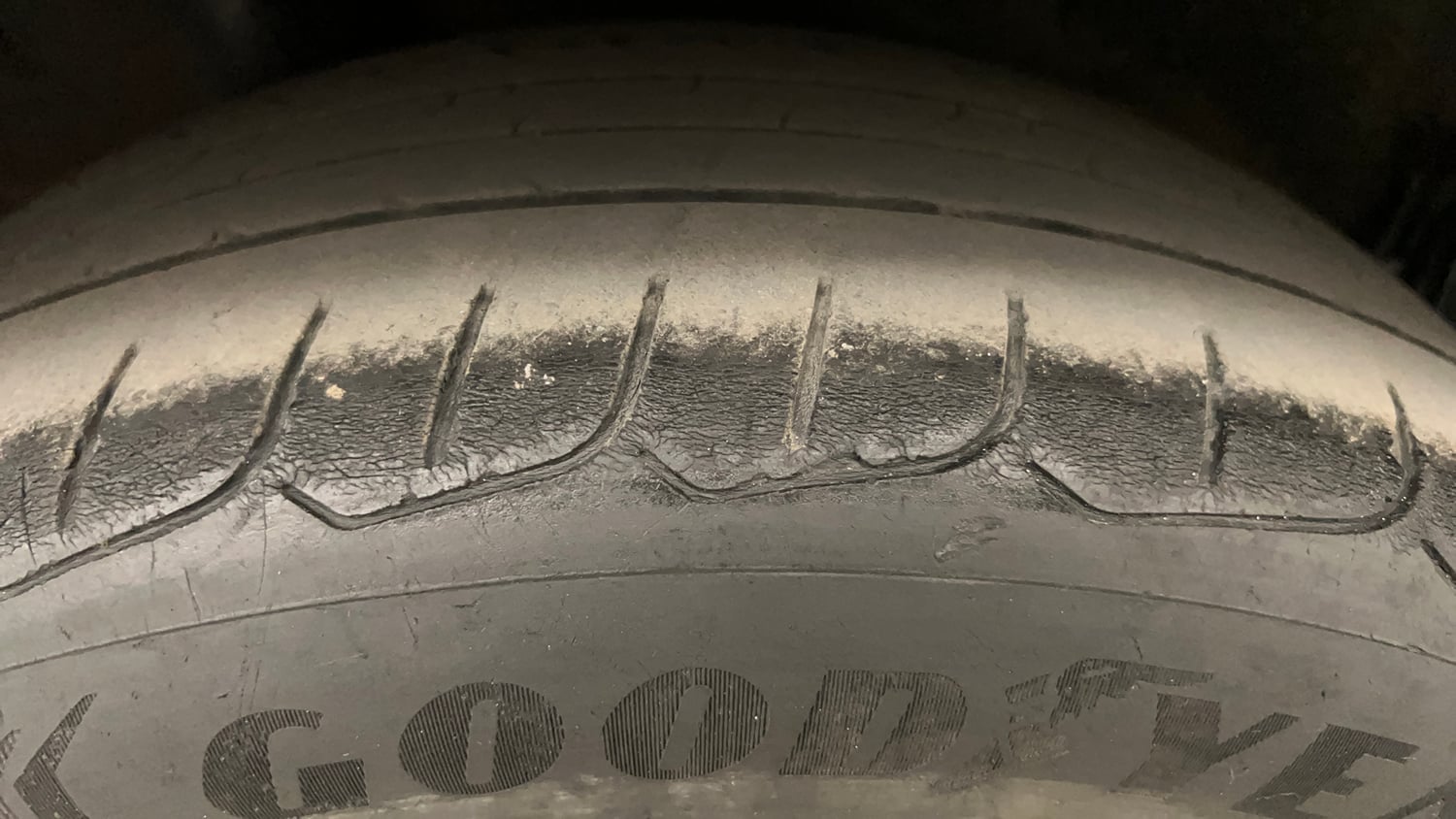 Used 2023 Hyundai Verna SX (O) 1.5 Turbo Petrol DCT Petrol Automatic tyres RIGHT REAR TYRE TREAD VIEW