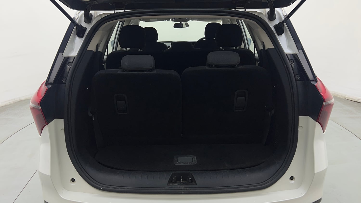 Used 2022 Mahindra XUV700 AX 5 Petrol MT 7 STR Petrol Manual interior DICKY INSIDE VIEW