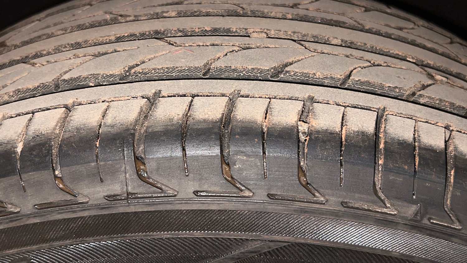 Used 2021 Ford EcoSport S MT 1.5 Ti-VCT Petrol Manual tyres RIGHT REAR TYRE TREAD VIEW