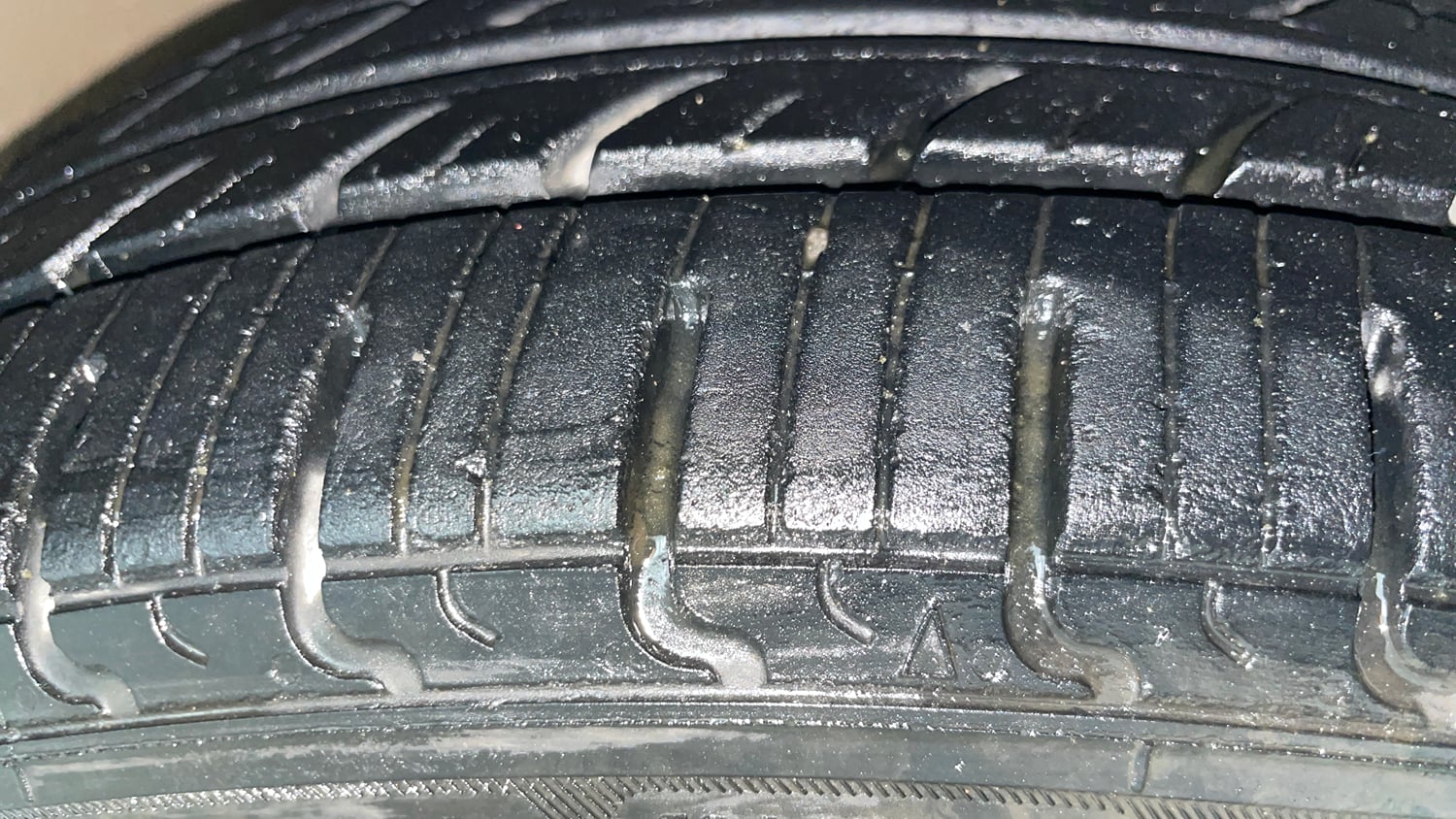 Used 2014 Hyundai Grand i10 Magna 1.2 Kappa VTVT Petrol Manual tyres RIGHT FRONT TYRE TREAD VIEW