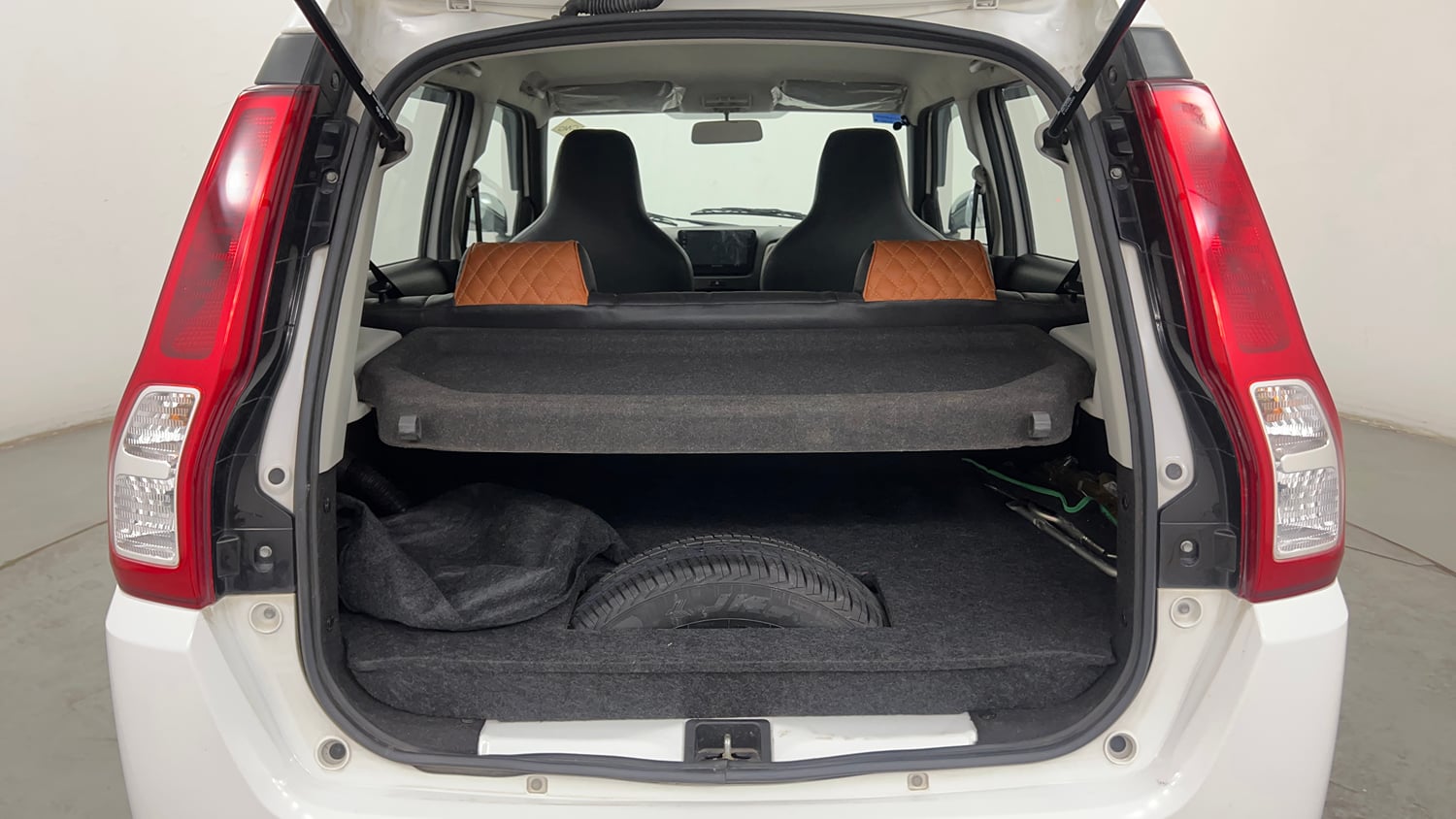 Used 2021 Maruti Suzuki Wagon R LXi 1.0 CNG Cng Manual interior DICKY INSIDE VIEW