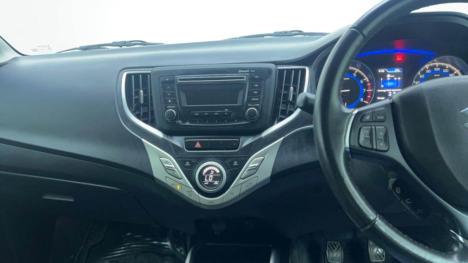Used 2017 Maruti Suzuki Baleno Zeta 1.2 Petrol Manual top_features Integrated (in-dash) music system