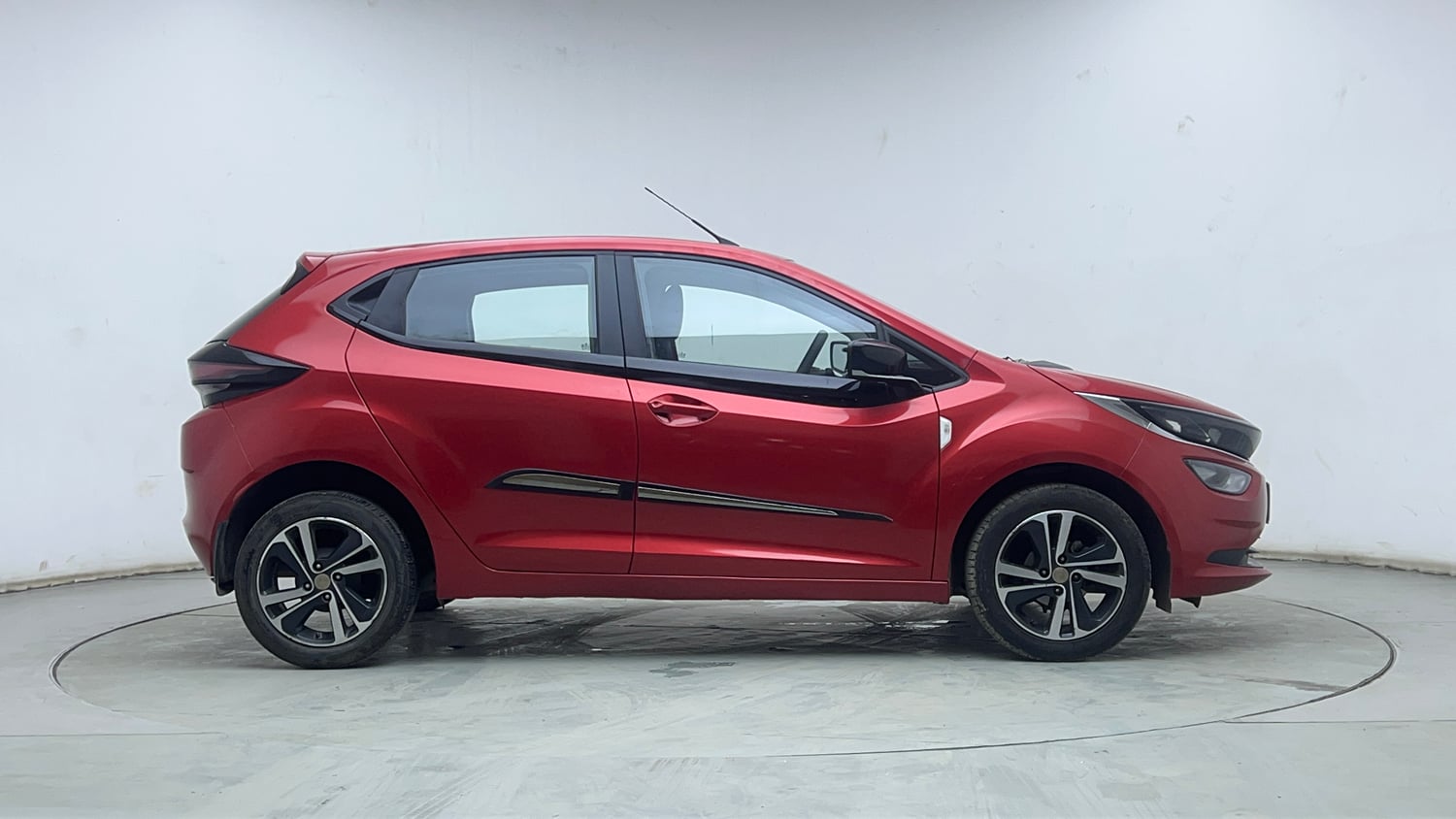 Used 2022 Tata Altroz XZ Petrol Petrol Manual exterior RIGHT SIDE VIEW