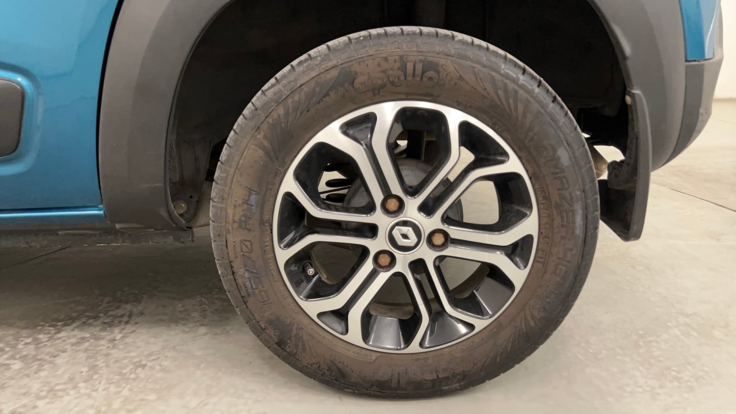 Used 2020 Renault Kwid CLIMBER 1.0 Opt Petrol Manual tyres LEFT REAR TYRE RIM VIEW