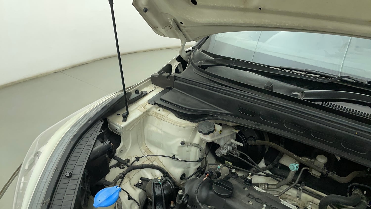 Used 2016 Hyundai Creta 1.6 SX Plus AT Petrol Petrol Automatic engine ENGINE RIGHT SIDE HINGE & APRON VIEW