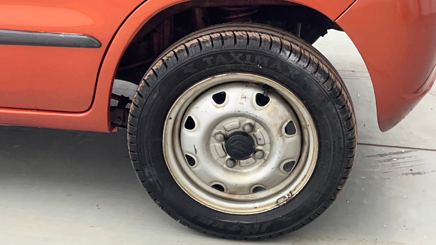 Used 2012 Maruti Suzuki Estilo LXi BS-IV Petrol Manual tyres LEFT REAR TYRE RIM VIEW