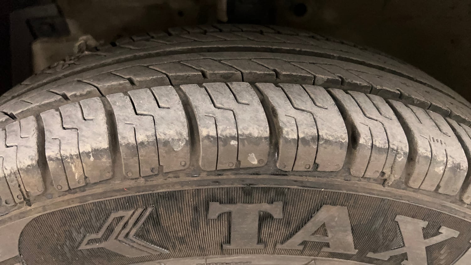 Used 2012 Maruti Suzuki Swift VXi Petrol Manual tyres LEFT FRONT TYRE TREAD VIEW