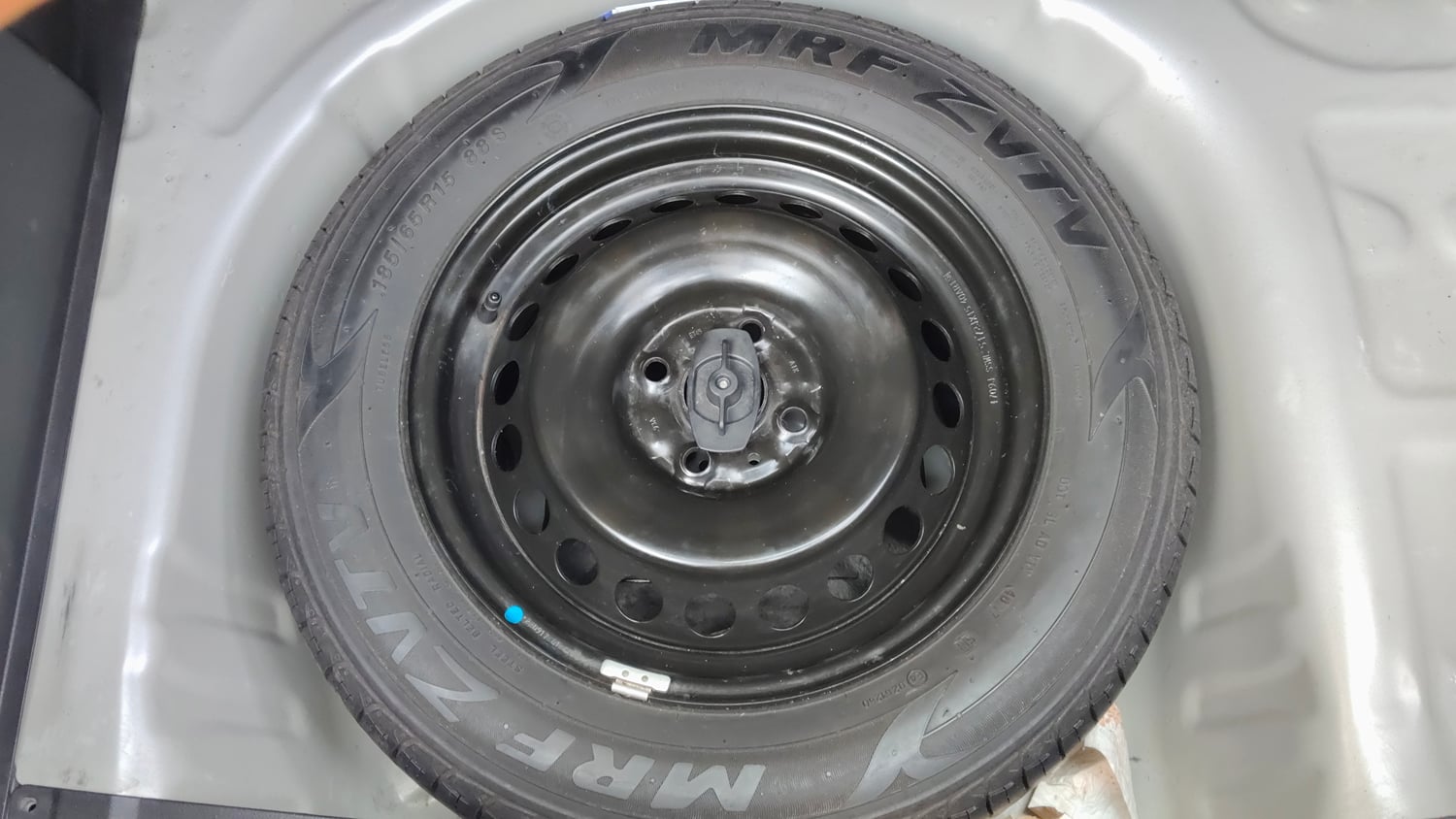 Used 2017 Maruti Suzuki Baleno Delta 1.2 Petrol Manual tyres SPARE TYRE VIEW