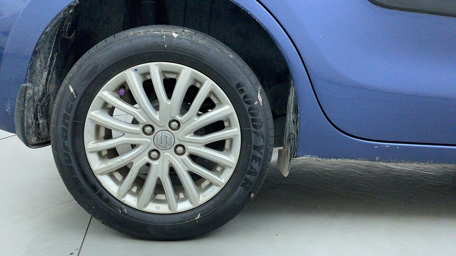 Used 2017 Maruti Suzuki Dzire ZXi AMT Petrol Automatic tyres RIGHT REAR TYRE RIM VIEW