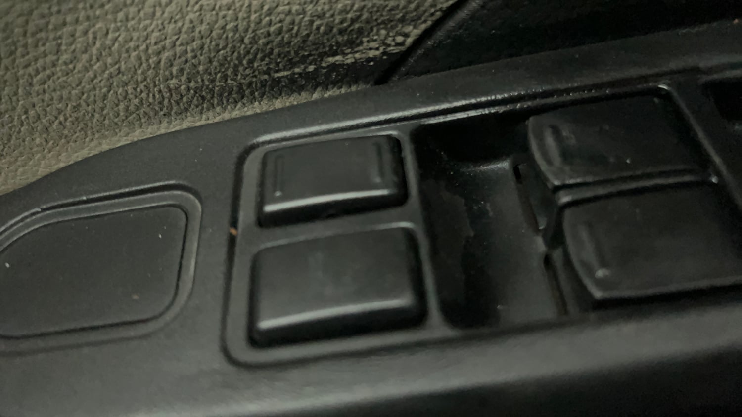 Used 2017 Maruti Suzuki Celerio VXi AMT Petrol Automatic top_features Central locking