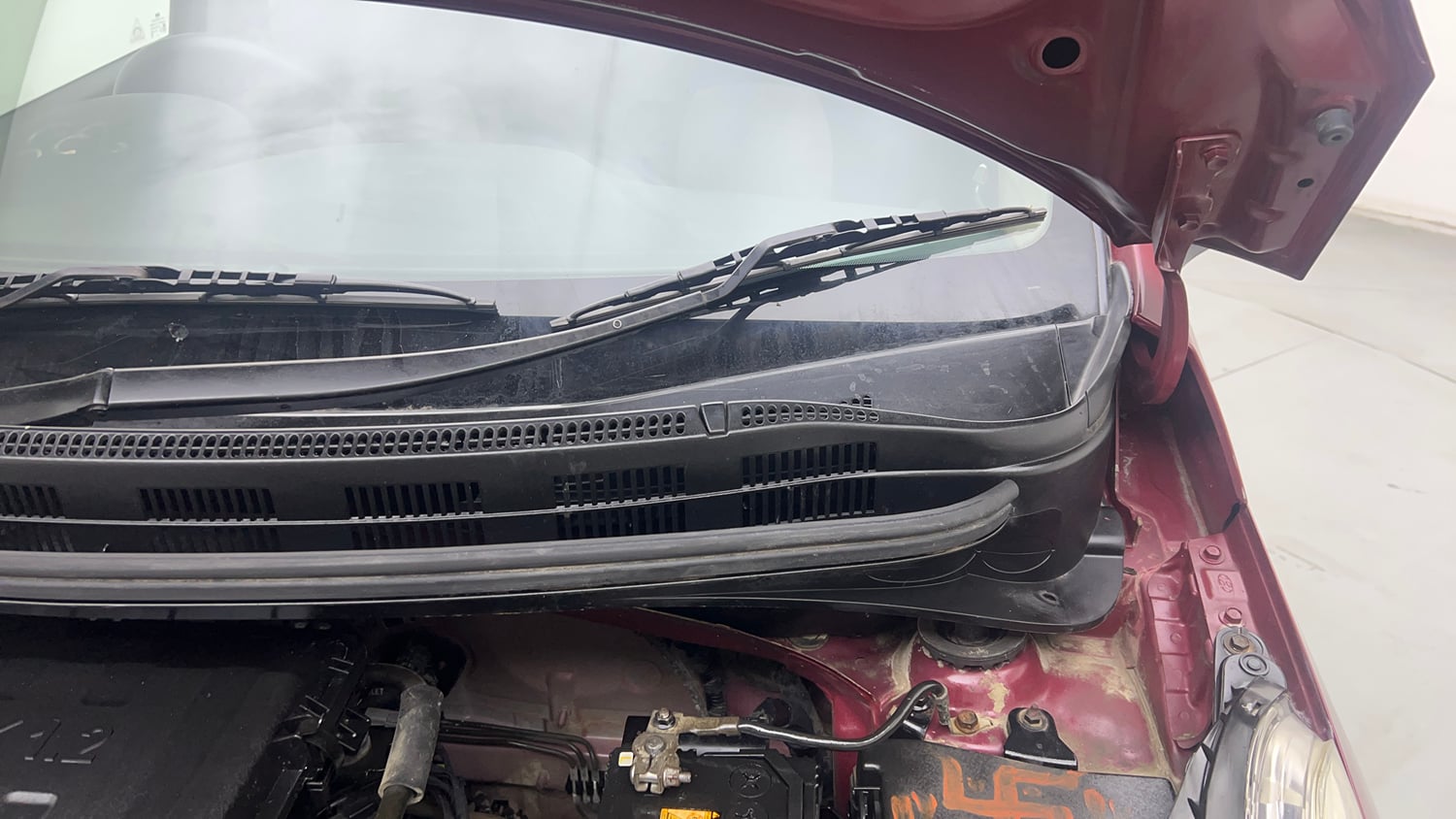 Used 2015 Hyundai Grand i10 Sportz 1.2 Kappa VTVT Petrol Manual engine ENGINE LEFT SIDE HINGE & APRON VIEW