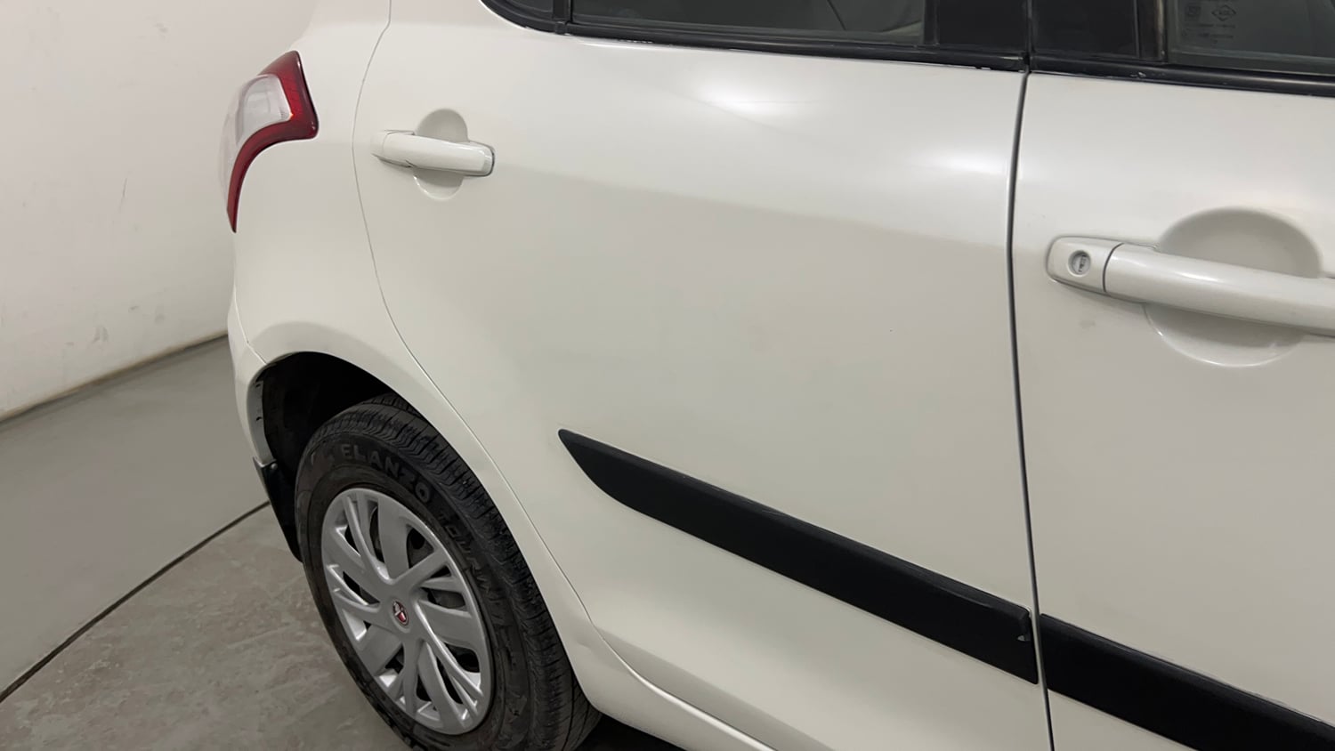 Used 2012 Maruti Suzuki Swift VXi Petrol Manual dents MINOR SCRATCH