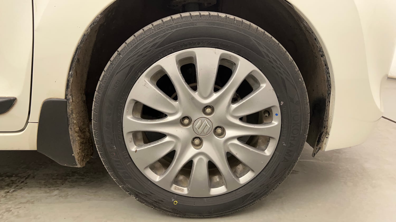 Used 2016 Maruti Suzuki Baleno Alpha 1.2 Petrol Manual tyres RIGHT FRONT TYRE RIM VIEW