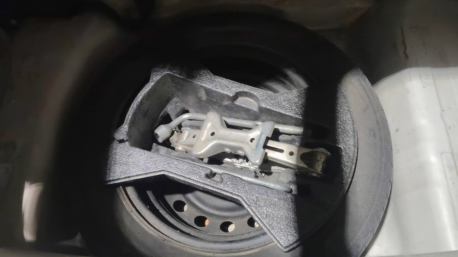 Used 2015 Maruti Suzuki Celerio VXi AMT Petrol Automatic tyres SPARE TYRE VIEW