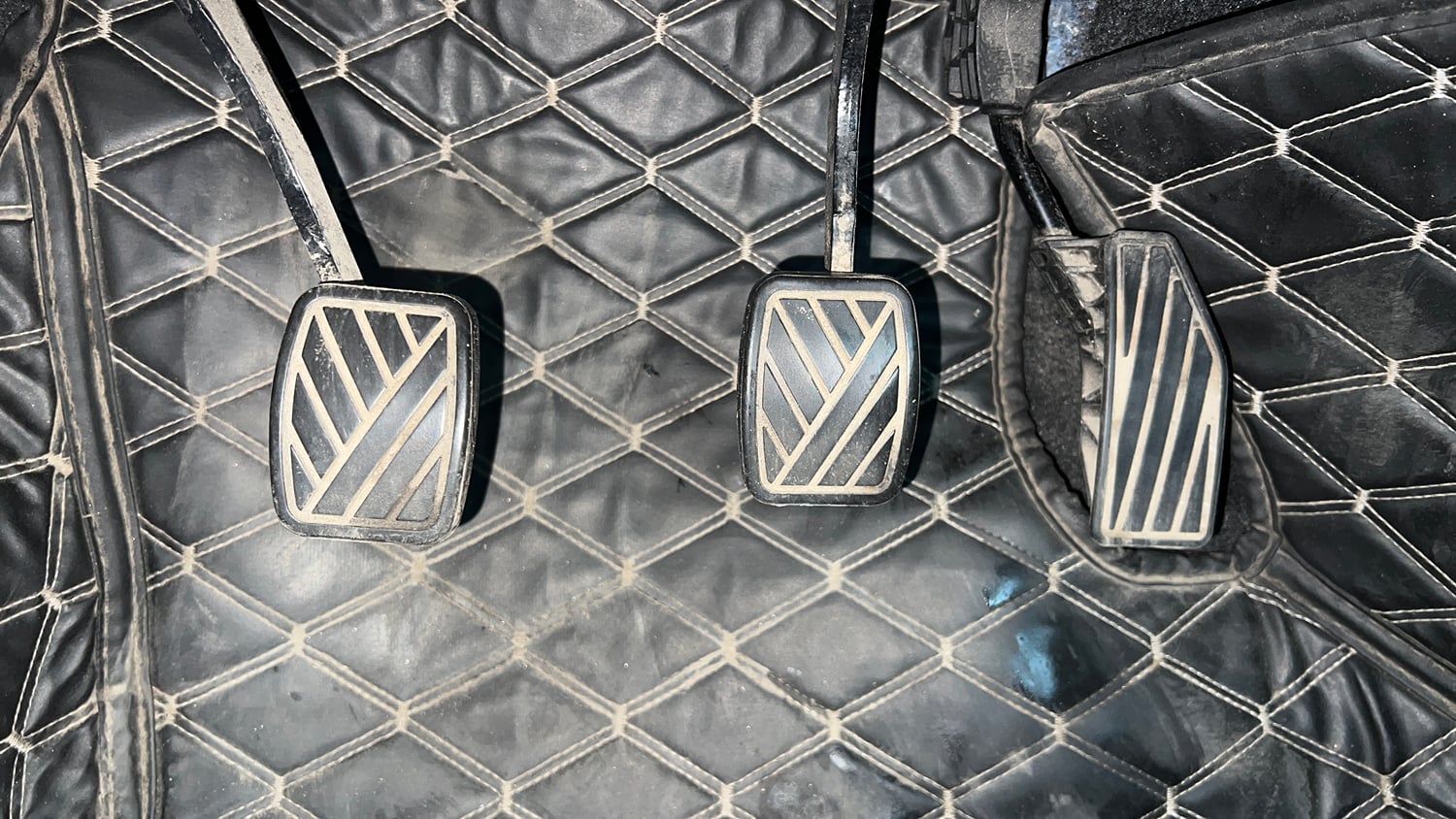 Used 2023 Maruti Suzuki XL6 Alpha Plus MT Petrol Petrol Manual interior PEDALS VIEW