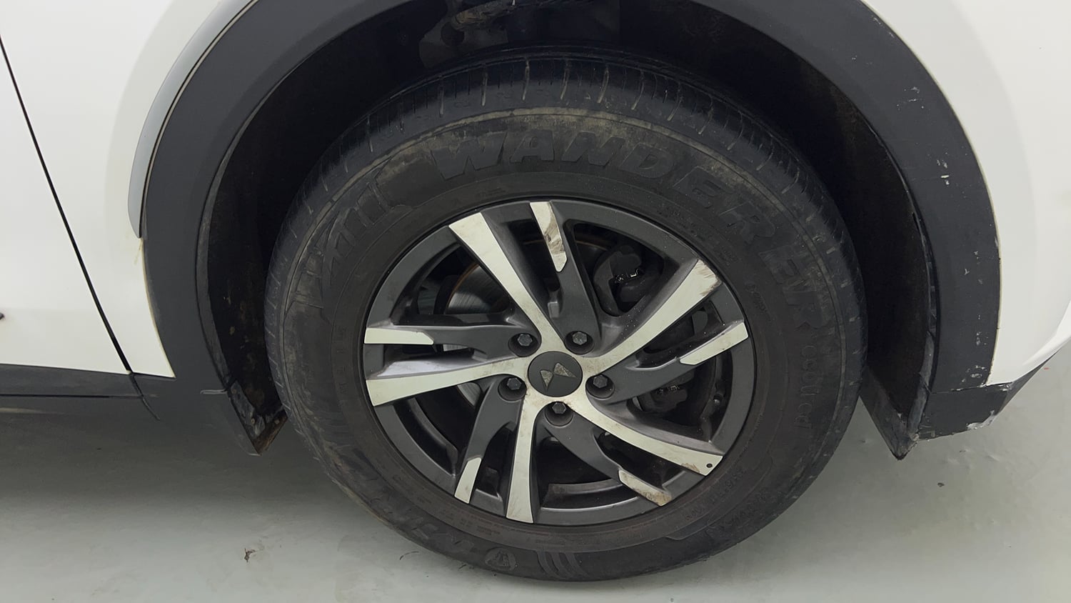 Used 2022 Mahindra XUV700 AX 5 Petrol MT 7 STR Petrol Manual tyres RIGHT FRONT TYRE RIM VIEW