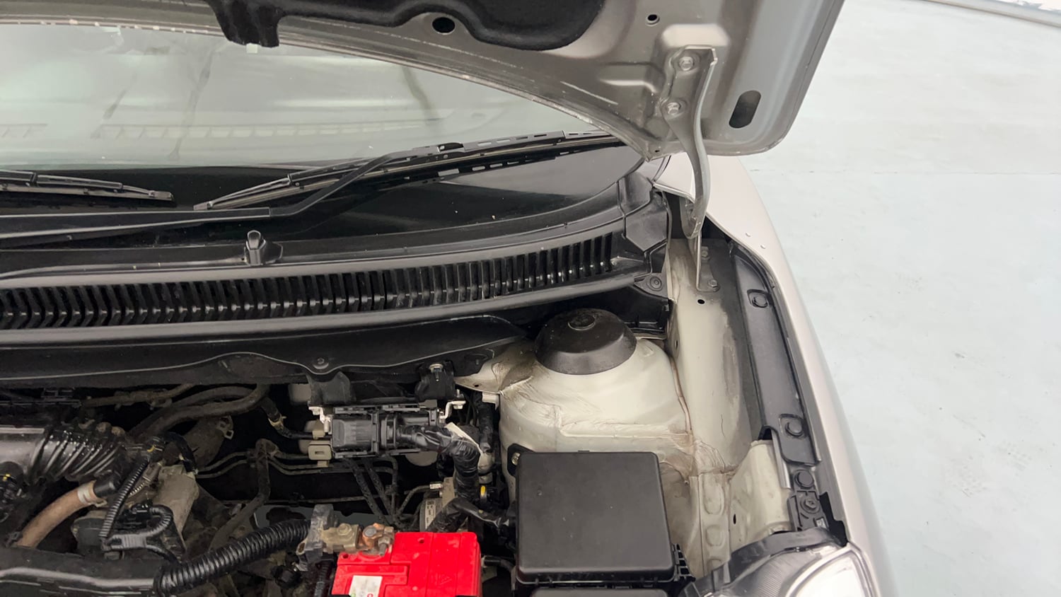 Used 2018 Maruti Suzuki Baleno Zeta 1.2 Petrol Manual engine ENGINE LEFT SIDE HINGE & APRON VIEW