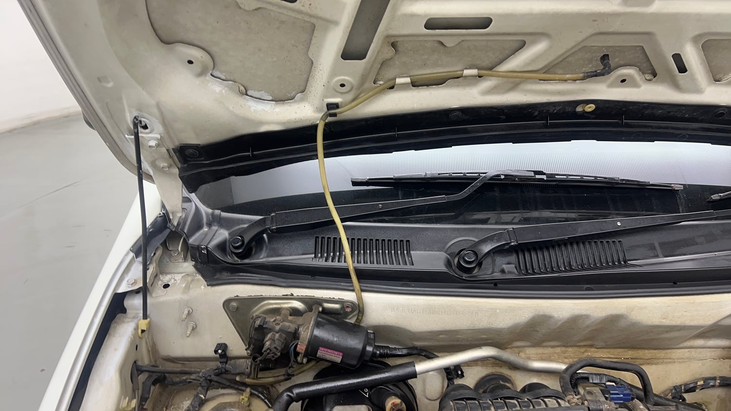 Used 2021 Maruti Suzuki Alto 800 LXi Petrol Manual engine ENGINE RIGHT SIDE HINGE & APRON VIEW
