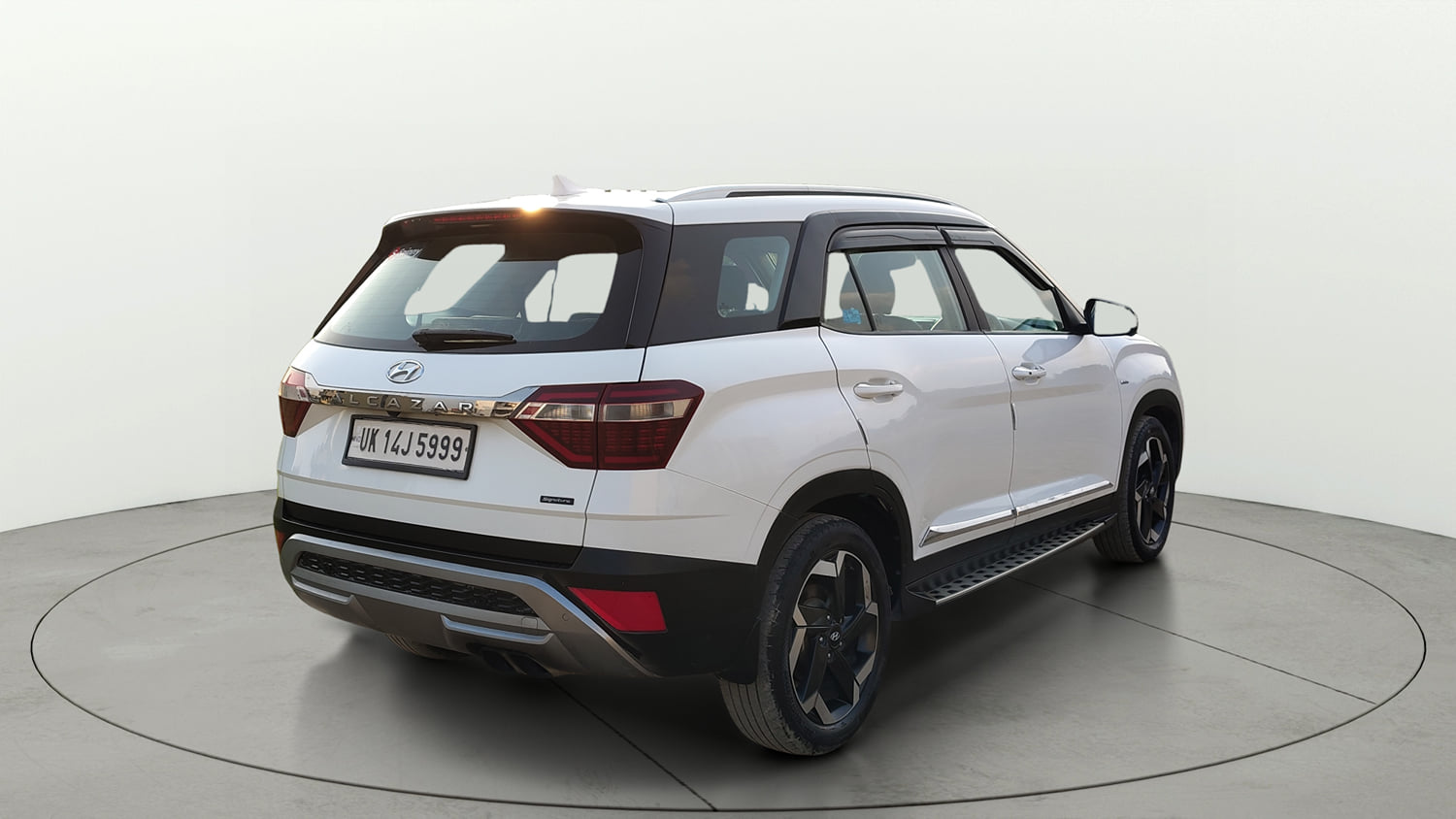 Used 2022 Hyundai Alcazar Signature (O) 6 STR 1.5 Diesel AT Diesel Automatic exterior RIGHT REAR CORNER VIEW