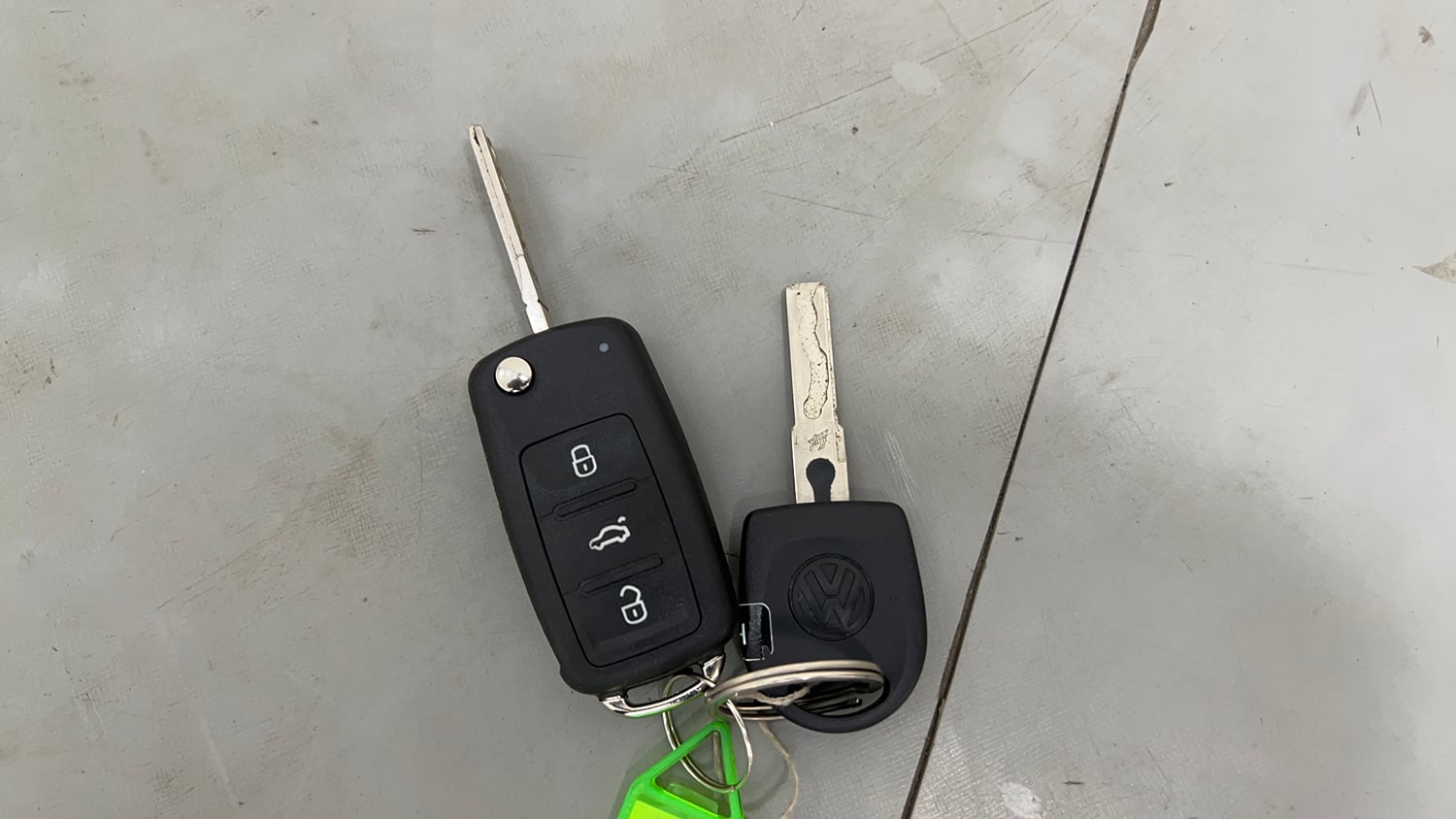 Used 2016 Volkswagen Ameo Comfortline 1.2L (P) Petrol Manual extra CAR KEY VIEW