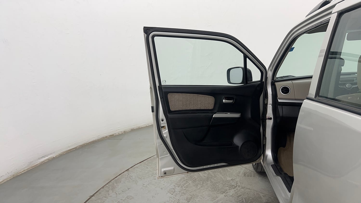 Used 2015 Maruti Suzuki Wagon R VXI Petrol Manual interior LEFT FRONT DOOR OPEN VIEW