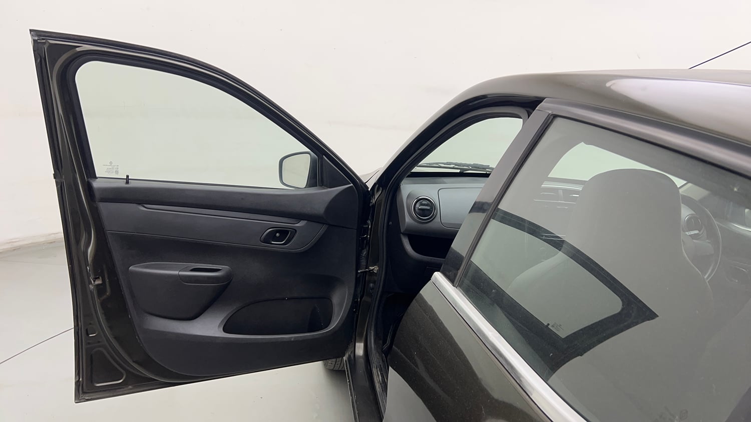 Used 2017 Renault Kwid 1.0 RXT AMT Opt Petrol Automatic interior LEFT FRONT DOOR OPEN VIEW