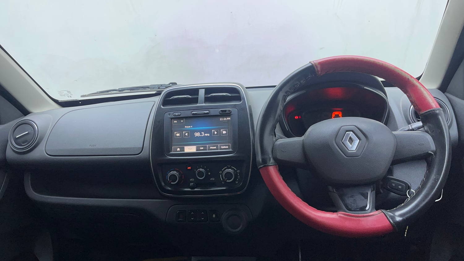 Used 2016 Renault Kwid RXT Petrol Manual interior DASHBOARD VIEW