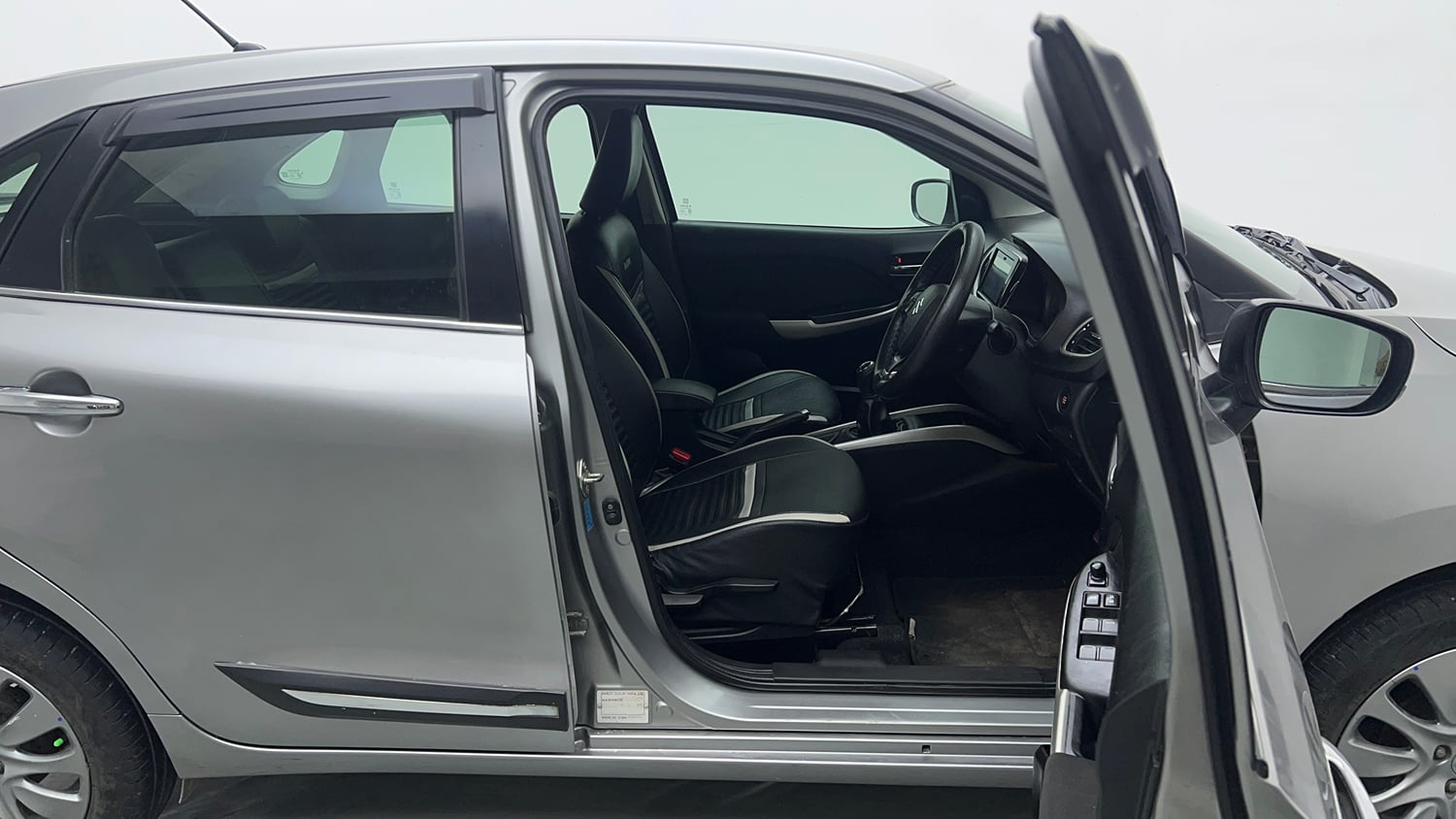 Used 2018 Maruti Suzuki Baleno Alpha 1.2 Petrol Manual interior RIGHT SIDE FRONT DOOR CABIN VIEW