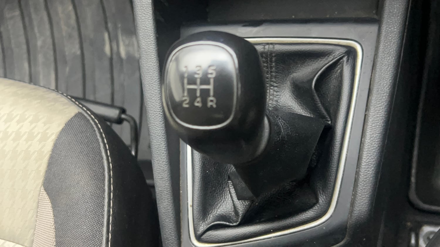 Used 2019 Hyundai Elite i20 Sportz Plus 1.2 Petrol Manual interior GEAR  KNOB VIEW