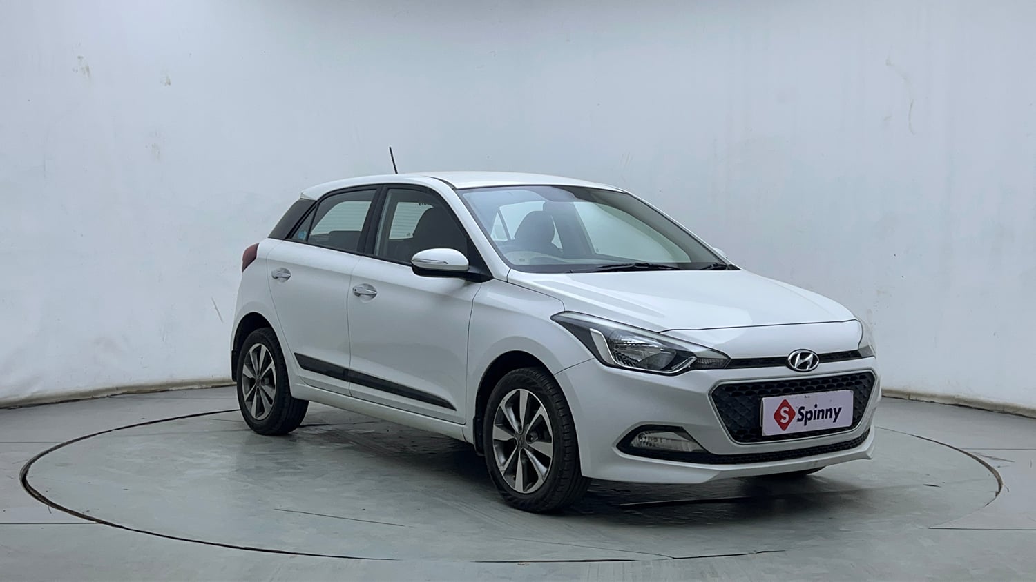Used 2016 Hyundai Elite i20 Asta 1.4 CRDI Diesel Manual exterior RIGHT FRONT CORNER VIEW