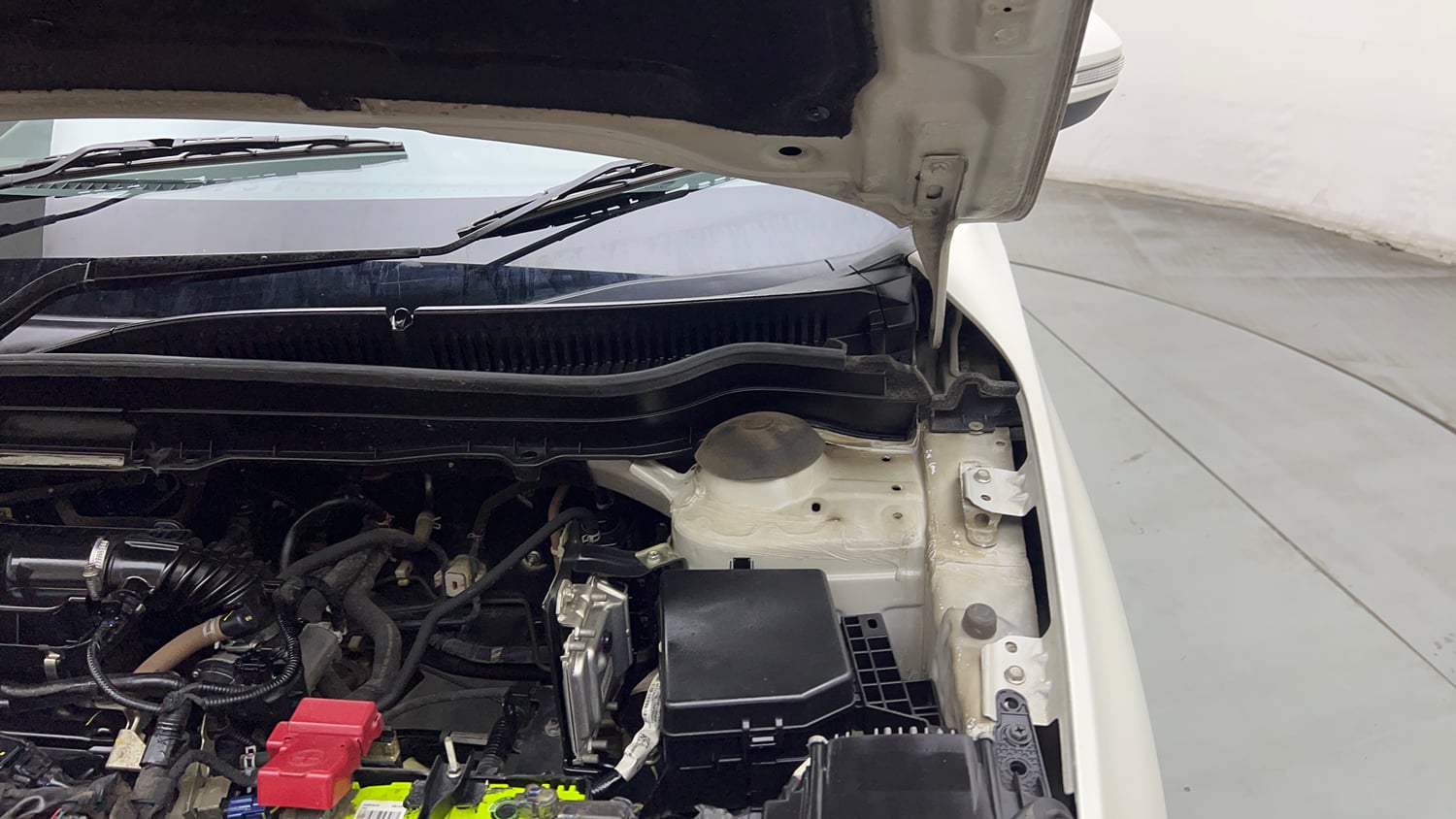 Used 2021 maruti-suzuki Vitara Brezza ZXi Plus Petrol Manual engine ENGINE LEFT SIDE HINGE & APRON VIEW