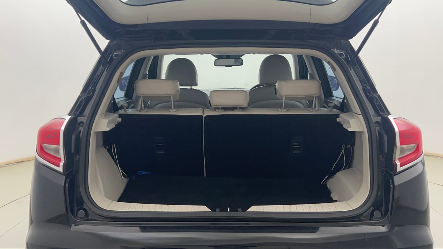 Used 2022 Mahindra XUV 300 W8 (O) 1.2 Petrol Petrol Manual interior DICKY INSIDE VIEW