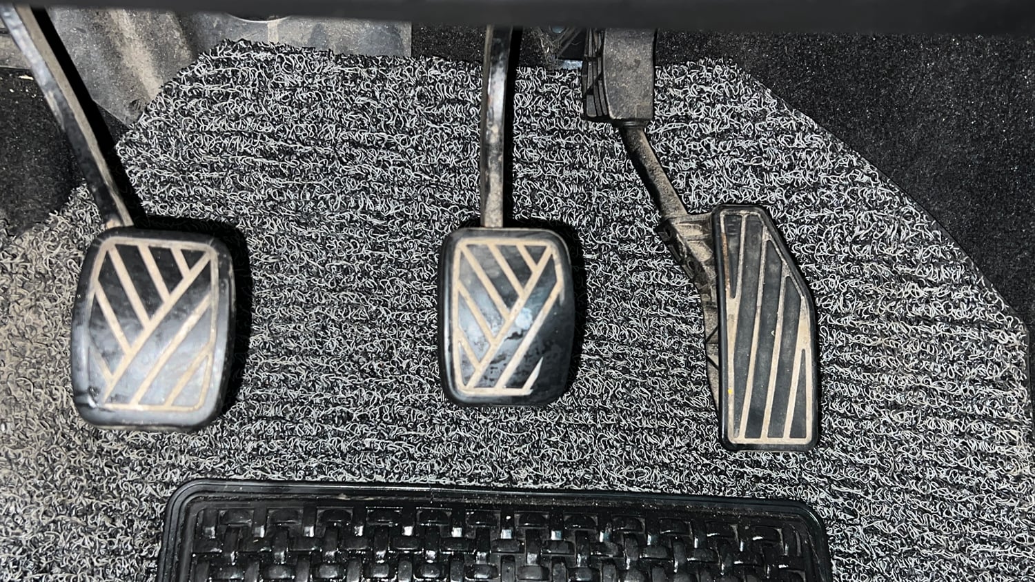 Used 2015 Maruti Suzuki Baleno Zeta 1.2 Petrol Manual interior PEDALS VIEW