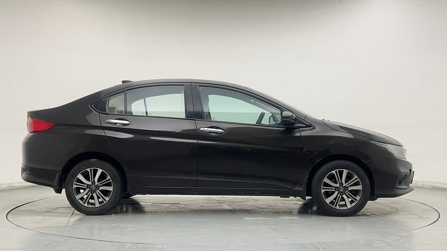Used 2017 Honda City V Petrol Petrol Manual exterior RIGHT SIDE VIEW
