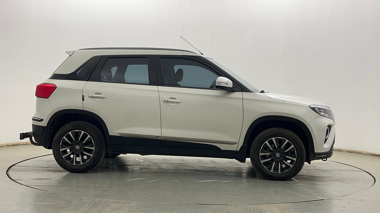 Used 2022 Toyota Urban Cruiser Premium Grade MT Petrol Manual exterior RIGHT SIDE VIEW
