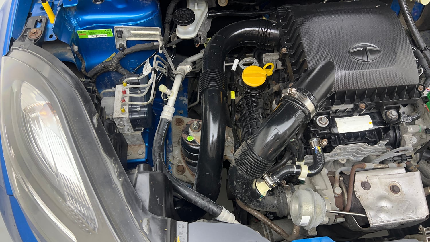 Used 2018 Tata Nexon XM Petrol Manual engine ENGINE RIGHT SIDE VIEW