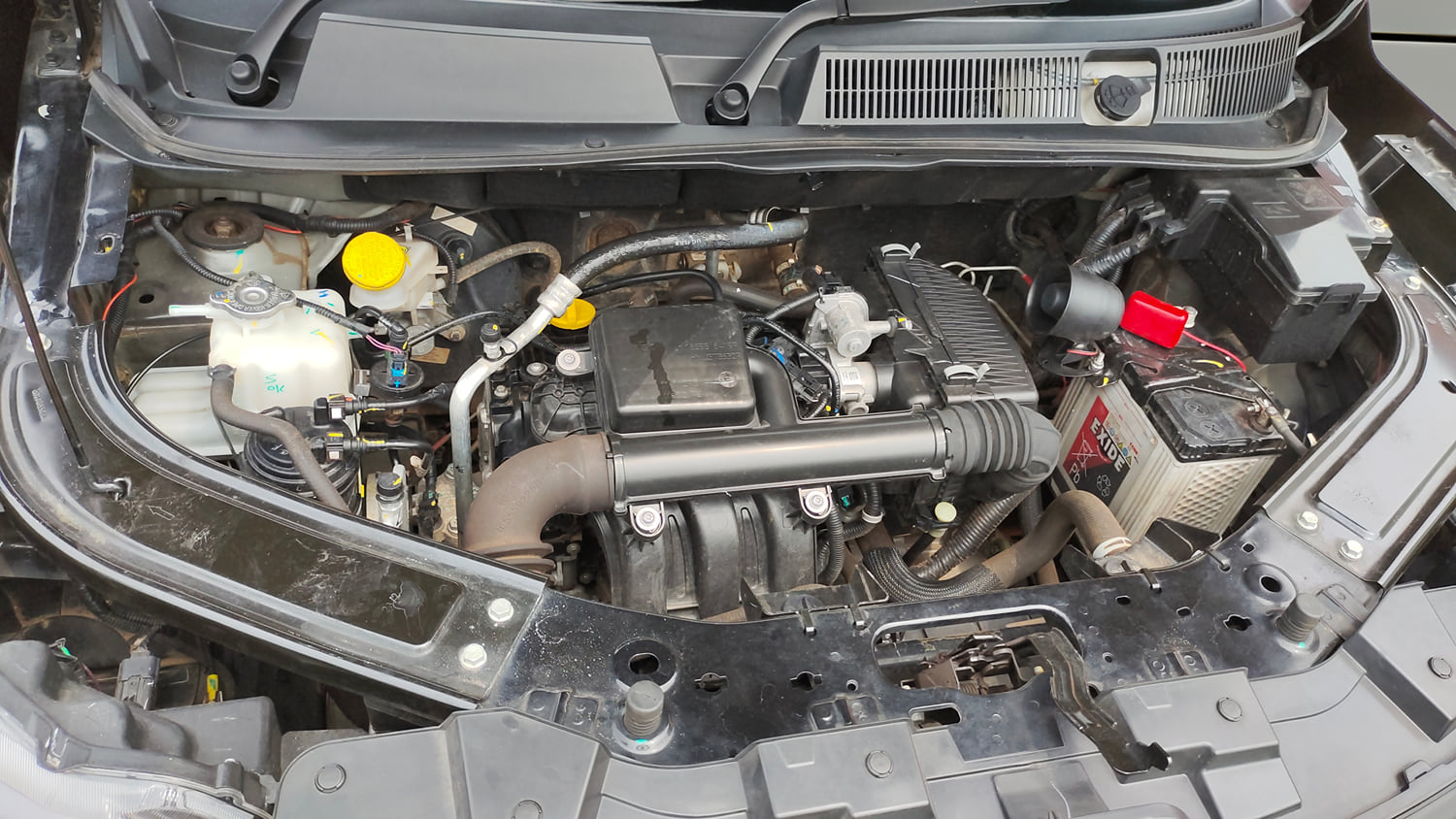 Used 2024 Renault Kiger RXE Petrol Manual engine ENGINE RIGHT SIDE VIEW