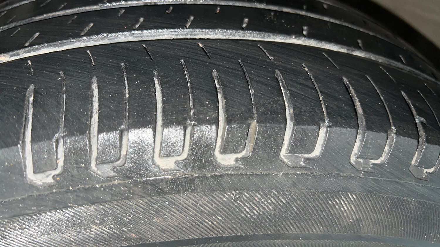 Used 2020 Hyundai Elite i20 Sportz Plus 1.2 Petrol Manual tyres LEFT FRONT TYRE TREAD VIEW