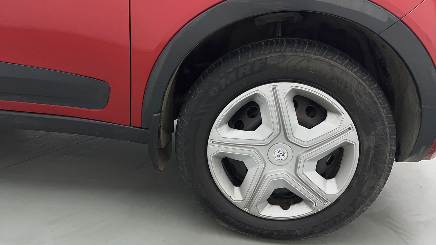 Used 2019 Tata Nexon XMA Diesel Diesel Automatic tyres RIGHT FRONT TYRE RIM VIEW