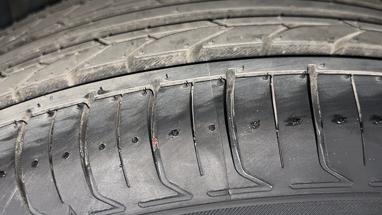 Used 2020 Tata Nexon XZ Plus (O) Dual Tone Petrol Manual tyres RIGHT FRONT TYRE TREAD VIEW