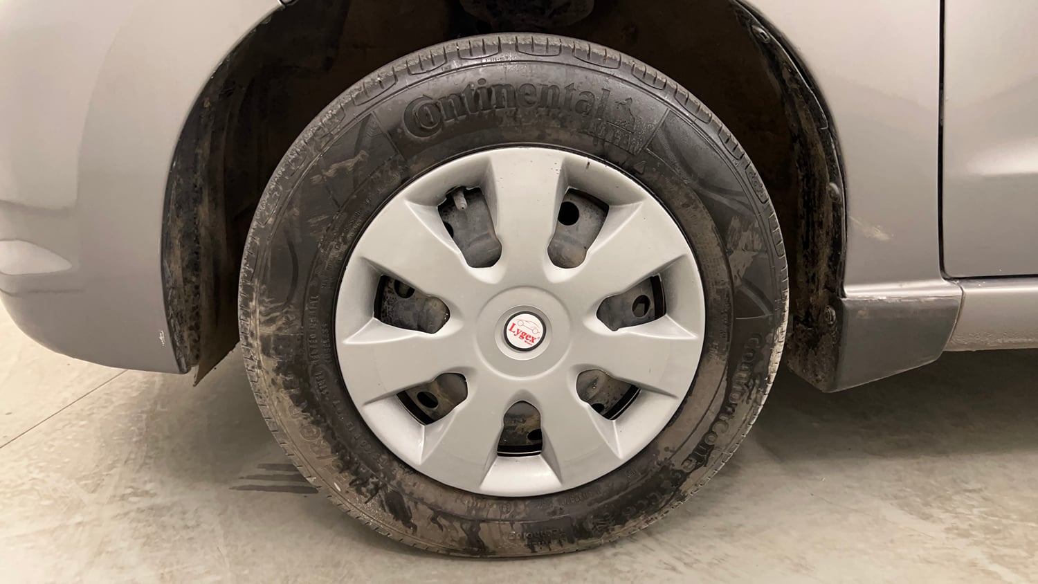Used 2013 Maruti Suzuki A-Star VXI Petrol Manual tyres LEFT FRONT TYRE RIM VIEW
