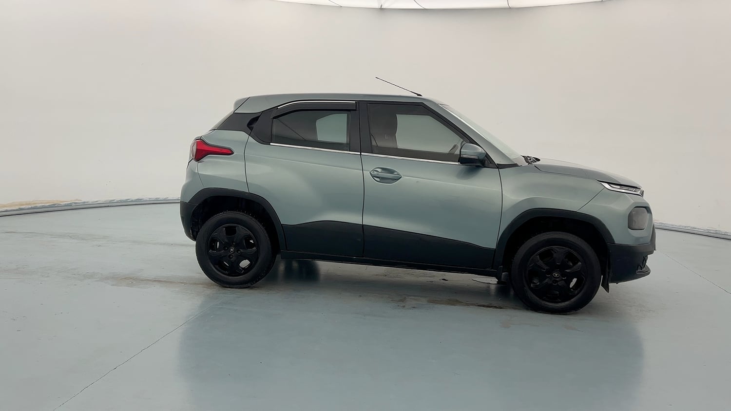 Used 2022 Tata Punch Accomplished MT Petrol Manual exterior RIGHT SIDE VIEW