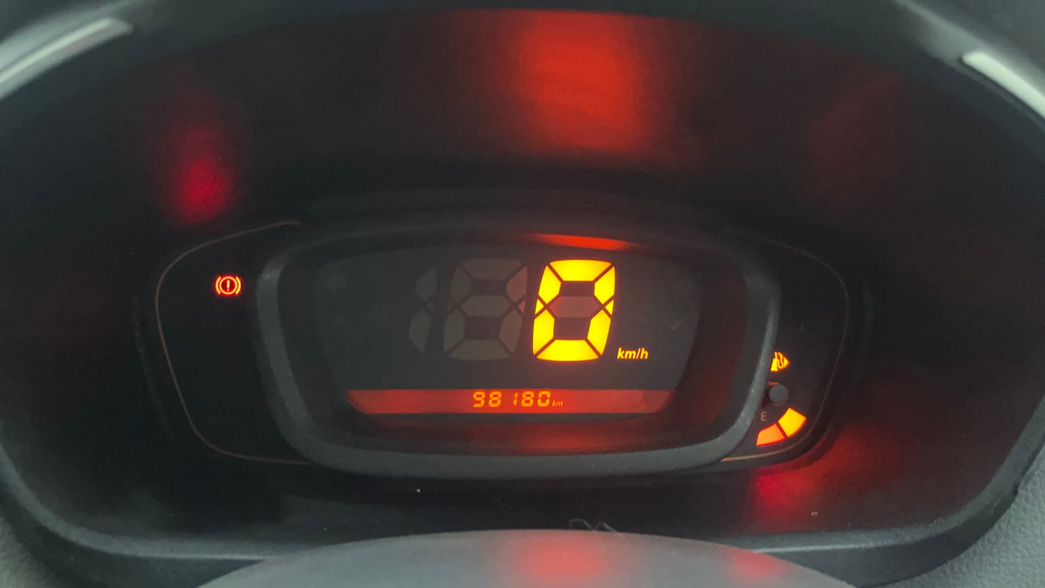 Used 2016 Renault Kwid RXT Petrol Manual interior CLUSTERMETER VIEW