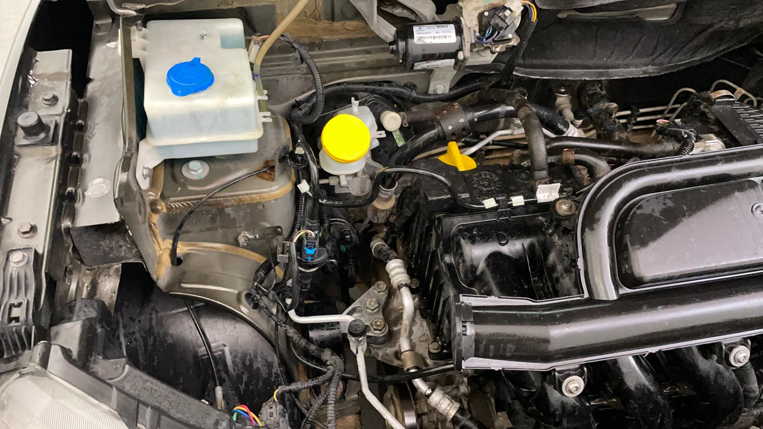 Used 2023 Renault Kwid RXT 1.0 Petrol Manual engine ENGINE RIGHT SIDE VIEW