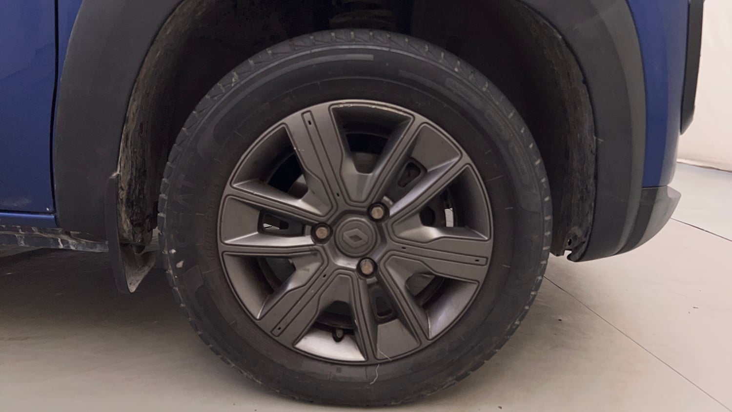 Used 2020 Renault Kwid CLIMBER 1.0 AMT Opt Petrol Automatic tyres RIGHT FRONT TYRE RIM VIEW