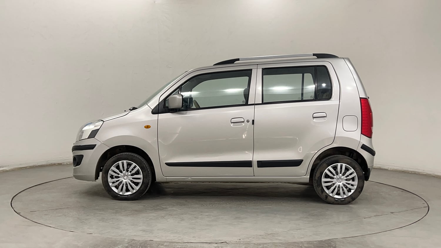 Used 2015 Maruti Suzuki Wagon R VXI Petrol Manual exterior LEFT SIDE VIEW