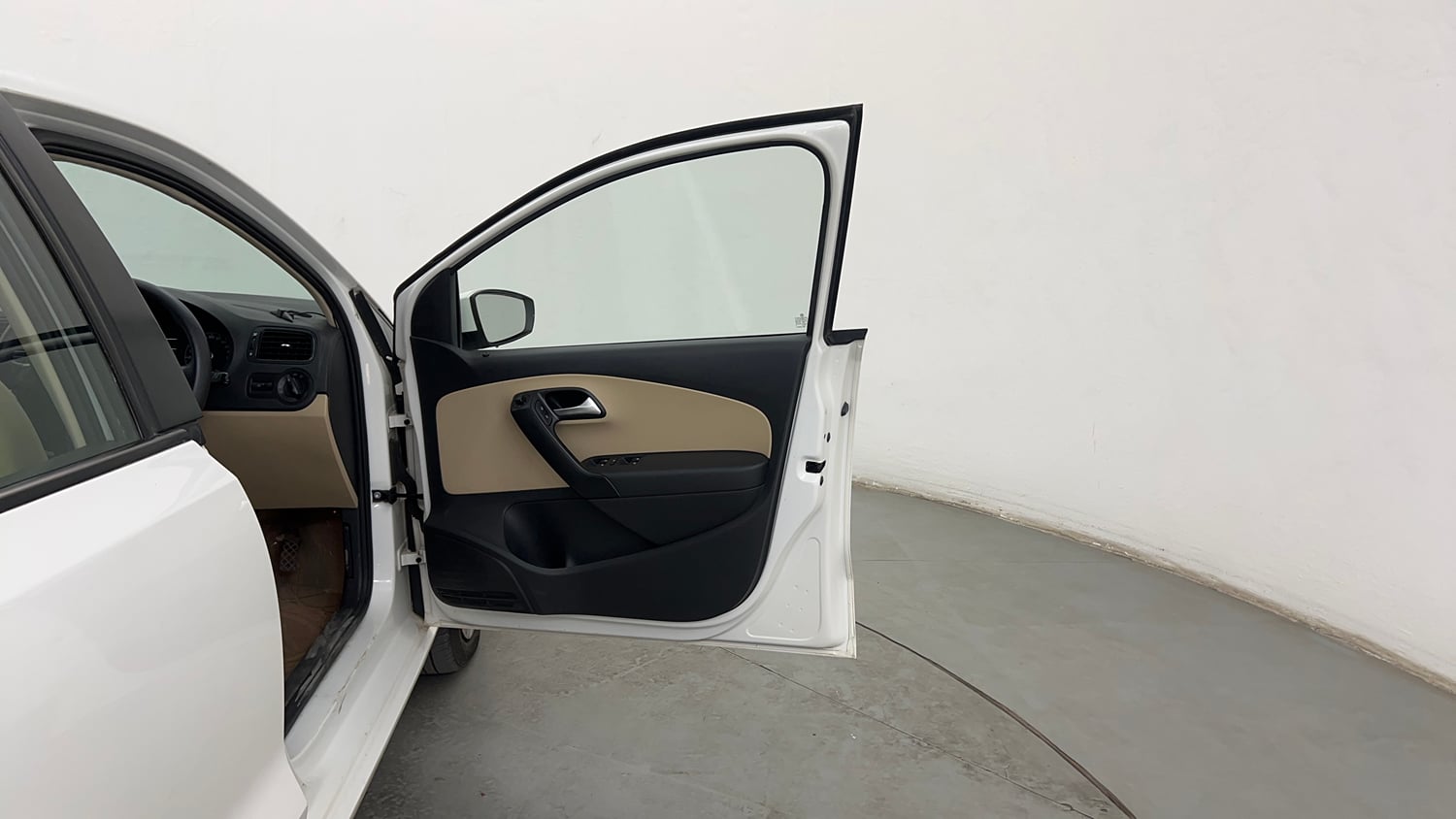 Used 2016 Volkswagen Ameo Comfortline 1.2L (P) Petrol Manual interior RIGHT FRONT DOOR OPEN VIEW