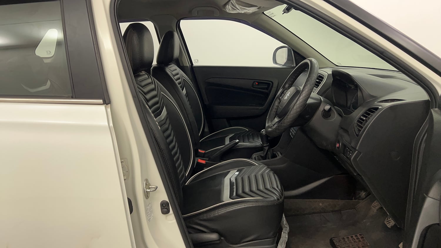 Used 2022 maruti-suzuki Vitara Brezza VXi Petrol Manual interior RIGHT SIDE FRONT DOOR CABIN VIEW