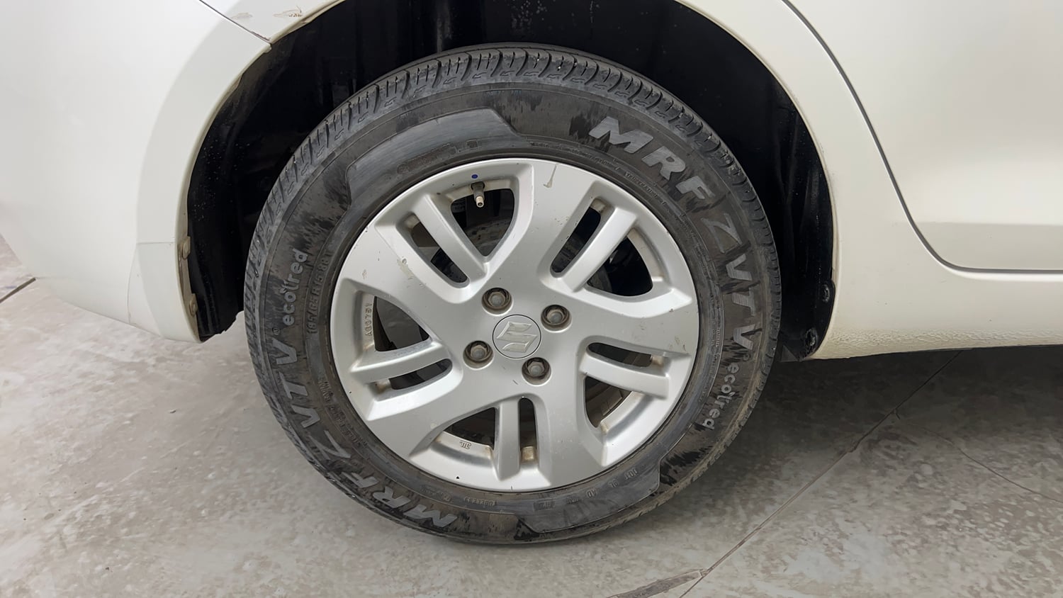 Used 2012 Maruti Suzuki Swift Dzire ZXI Petrol Manual tyres RIGHT REAR TYRE RIM VIEW