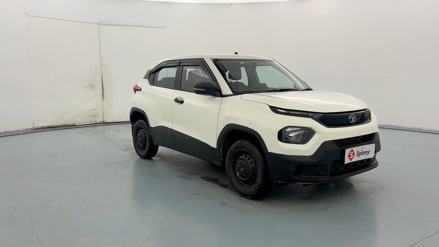 Used 2023 Tata Punch Pure MT Petrol Manual exterior RIGHT FRONT CORNER VIEW